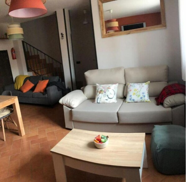 Televisio, takka, kirjoja