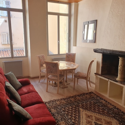 OLD CITY GEM bright, spacious, comfortable, heart of Nice