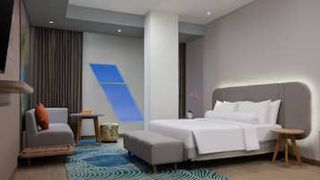 Suite | Caja de seguridad en la habitación, muebles diferentes y escritorio