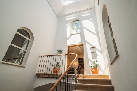 Escadaria. Casa Pizarro Hotel