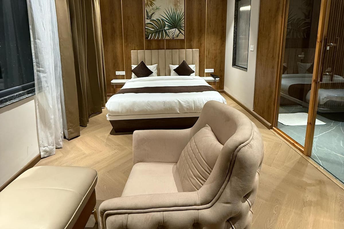 Executive Room | 1 bedroom, soundproofing, free WiFi, bed sheets
