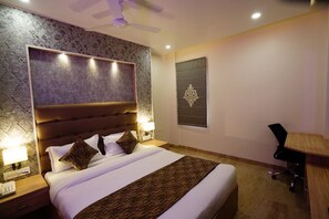 Deluxe Room | Bathroom | Free toiletries, towels, soap, shampoo - Hotel River Rhythm Assi Ghat (Varanasi)