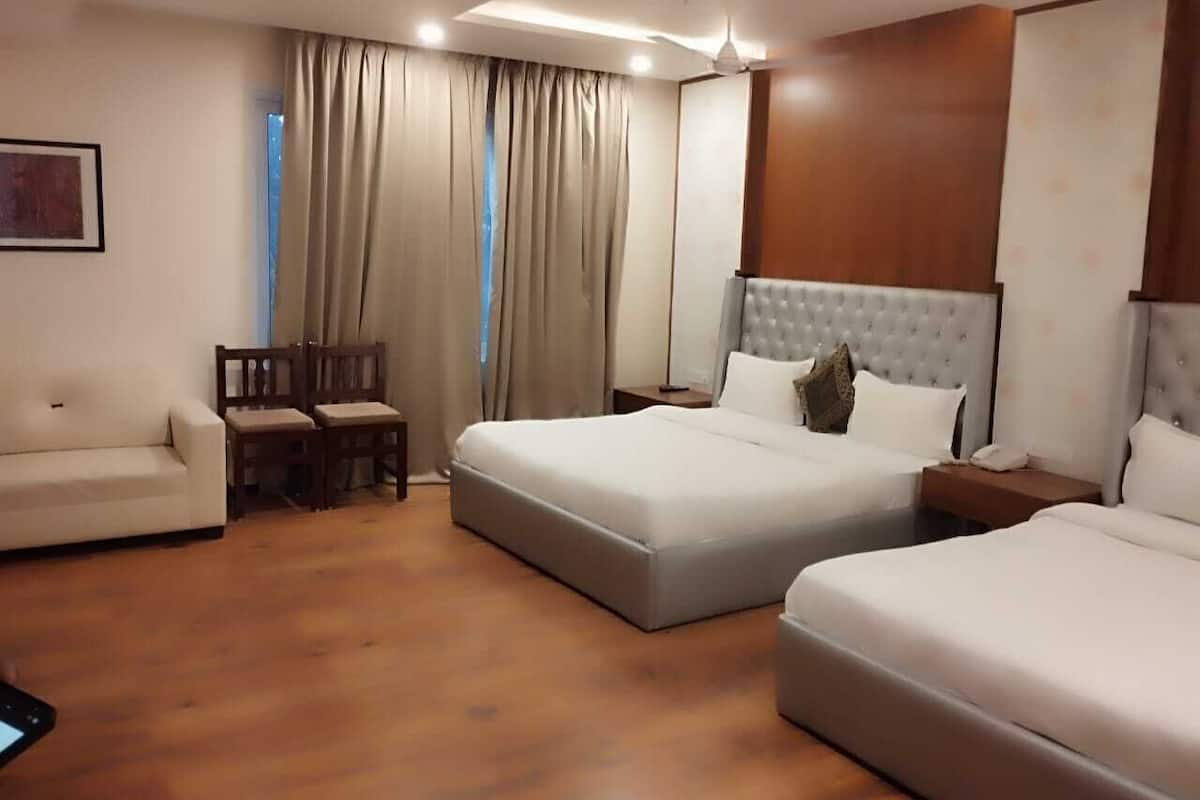 Family Suite | 1 bedroom, soundproofing, free WiFi, bed sheets
