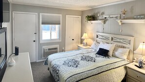 3 bedrooms, iron/ironing board, free WiFi - Spacious 3 bed/2 Bath Oceanside Condo that sleeps 9! Beach is within 100 feet! (Ocean City)
