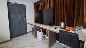 Kamar Double Deluks | Televisi