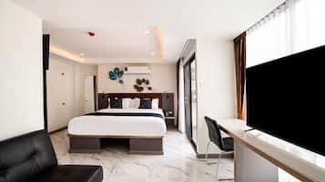 Deluxe Double Room | In-room safe, desk, soundproofing, free WiFi