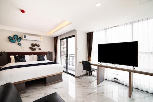 RoomQuest Sukhumvit 36 BTS Thonglor