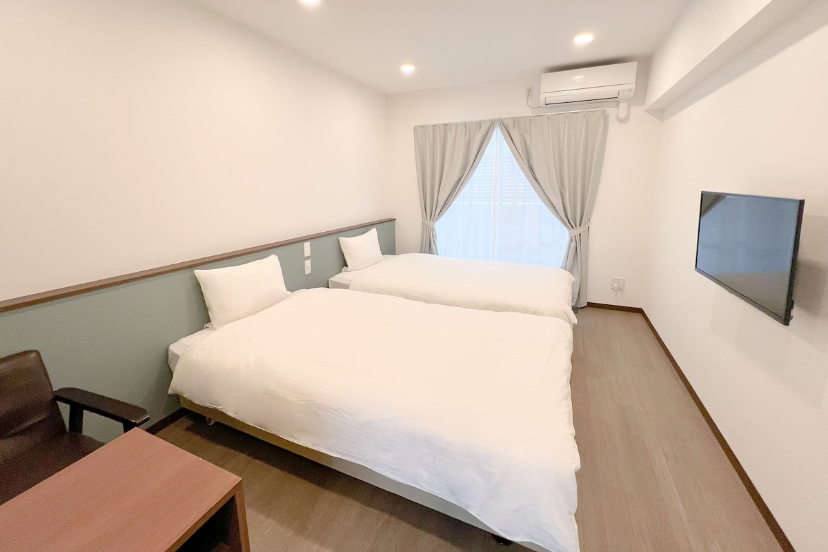 Basic Twin Room | Desk, free WiFi