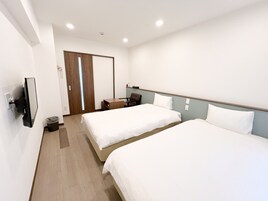 Basic Twin Room | Desk, free WiFi