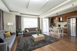 Premium bedding, in-room safe, desk, laptop workspace - Wolf Suites (Antalya)