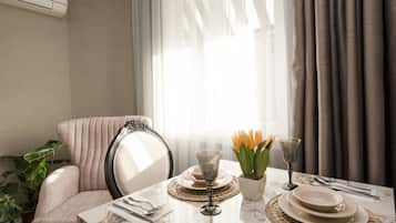 Apartment, 1 Bedroom | Private kitchenette | Full-sized fridge, oven, stovetop, cookware/dishes/utensils