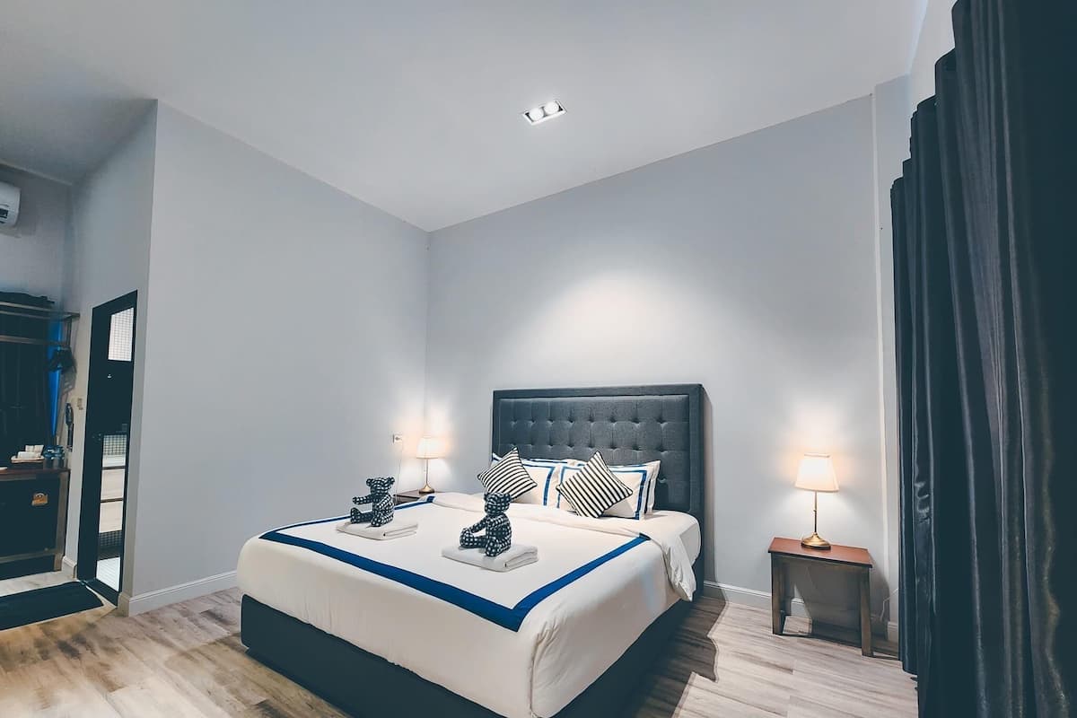 Camera Premium, 1 letto king | Una scrivania, Wi-Fi gratuito
