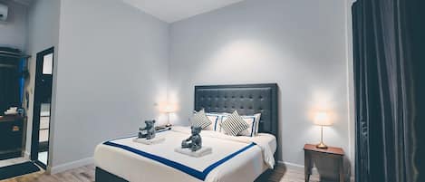 Premium Room, 1 King Bed | Desk, free WiFi