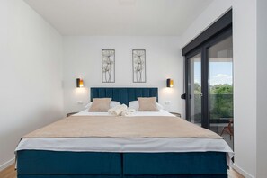 4 bedrooms, iron/ironing board, free WiFi, bed sheets