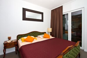 3 bedrooms, iron/ironing board, WiFi, bed sheets - Spacious apartment with a terrace near the beach in Forest Park! (Split)