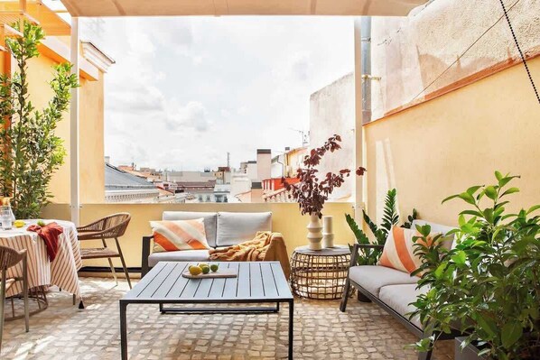 تناول الطعام بالخارج