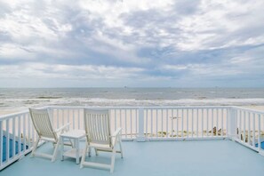Property grounds - 6 BR Gulf Front Home! Sleeps 17 - Southern Lotus (Gulf Shores)