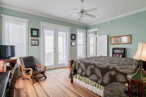 6 bedrooms, free WiFi, bed sheets - 6 BR Gulf Front Home! Sleeps 17 - Southern Lotus (Gulf Shores)