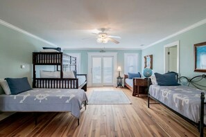 6 bedrooms, free WiFi, bed sheets