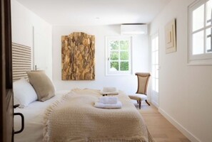 4 bedrooms, iron/ironing board, WiFi, bed sheets - 4 bedroom villa in chã¢teauneuf-grasse (Châteauneuf-Grasse)