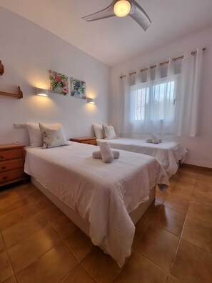 3 makuuhuonetta, silitysrauta/-lauta, Wi-Fi, vuodevaatteet