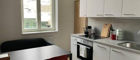 Mikrowelle, Ofen, Herdplatte, Geschirrspüler