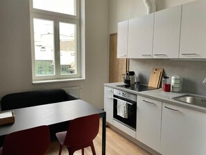 Microwave, oven, stovetop, dishwasher - newly designed apartments in the center (Hlavní mesto Praha)