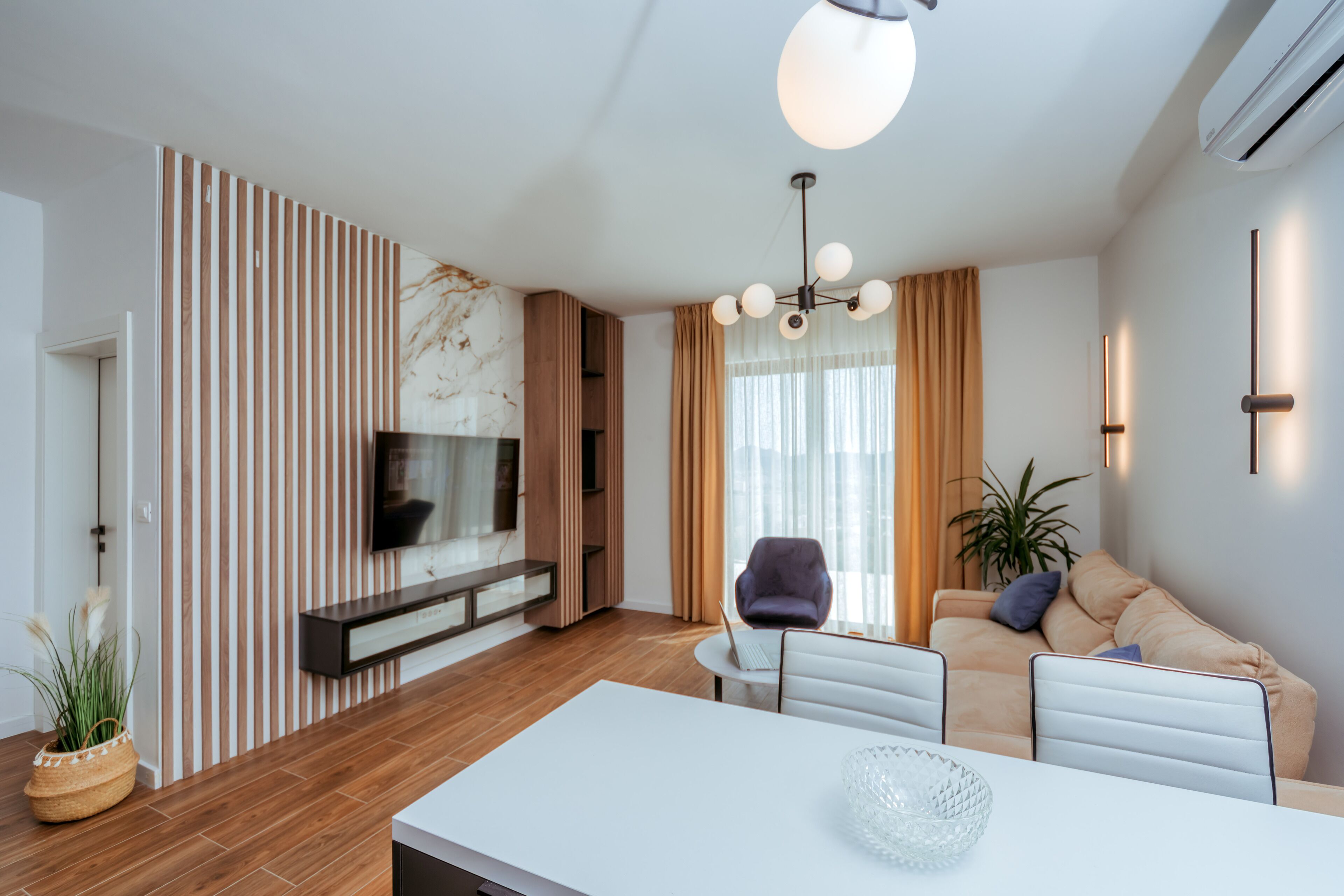 Villa Deluxe, 2 chambres, vue mer | Coin séjour | Écrans d'ordinateur