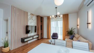 Villa Deluxe, 2 chambres, vue mer | Coin séjour | Écrans d'ordinateur