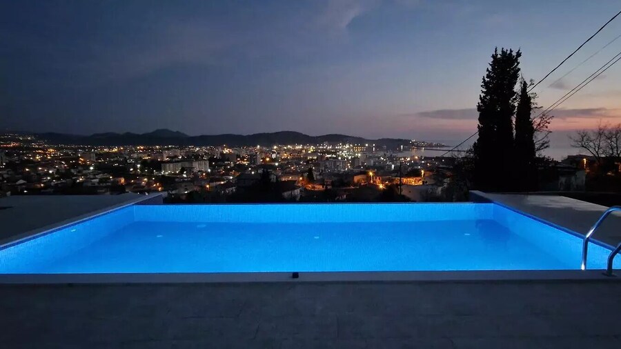 Uphill Glavanovic Pool Villa
