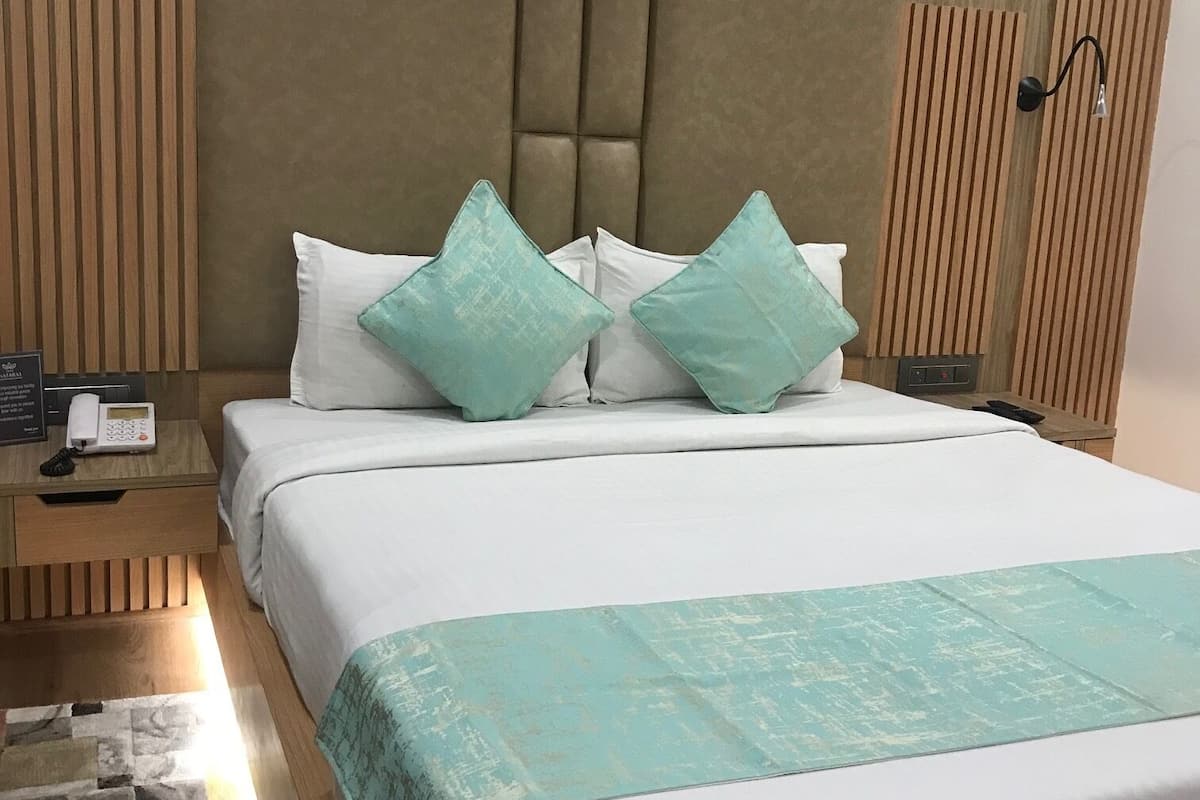 Phòng Deluxe | 1 phòng ngủ, bộ đồ giường cao cấp, bàn