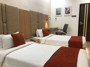 Economy Room | 1 bedroom, premium bedding, desk, laptop workspace