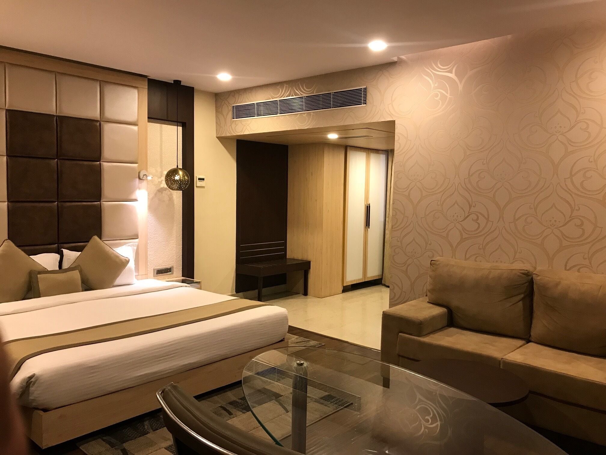 Club Room | 1 bedroom, premium bedding, desk, laptop workspace