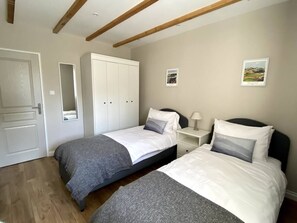 2 chambres, fer et planche à repasser, Wi-Fi, draps fournis