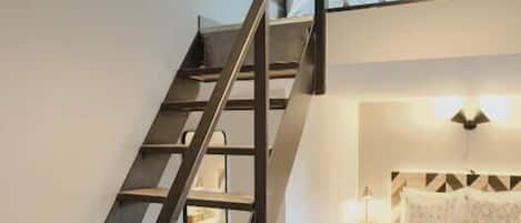 4 bedrooms, desk, iron/ironing board, free WiFi