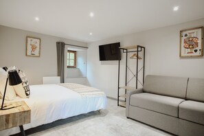 4 Schlafzimmer, Schreibtisch, Bügeleisen/Bügelbrett, kostenloses WLAN