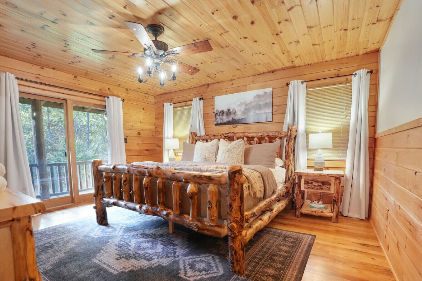 6 bedrooms, desk, iron/ironing board, travel crib