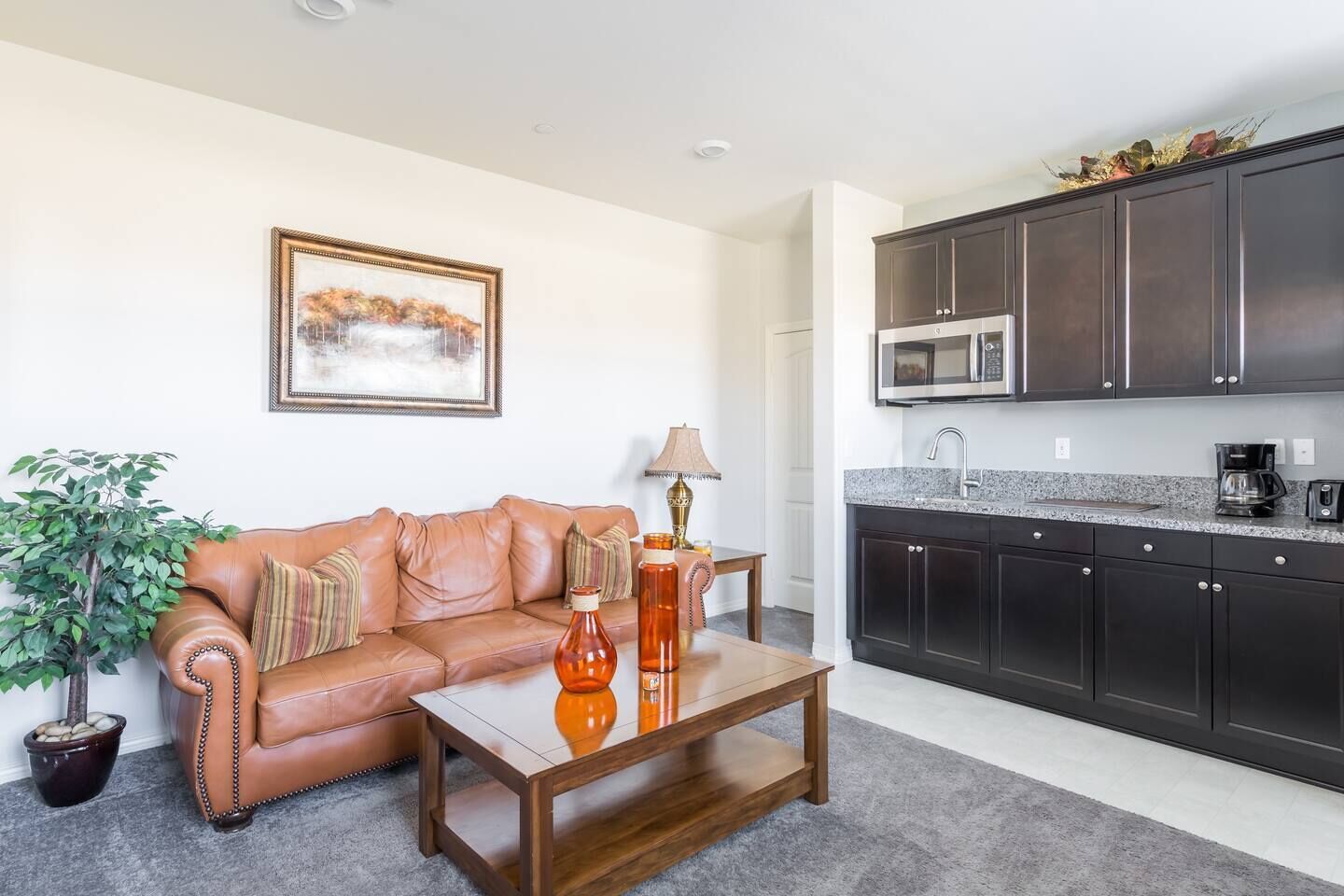 Redlands Peaceful One Bedroom Suite w/Access to a park with a walking trail