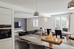 Dining - Beautiful villa in Antibes with a pool (Antibes)