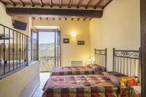 4 bedrooms, iron/ironing board, WiFi, wheelchair access