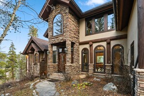 Exterior - Best Views of Breckenridge! Perfect home to stay after a long day on the slopes! (Breckenridge)