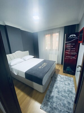 Family Flat 2+1 | Frigobar, escrivaninha, espaço de trabalho para notebook