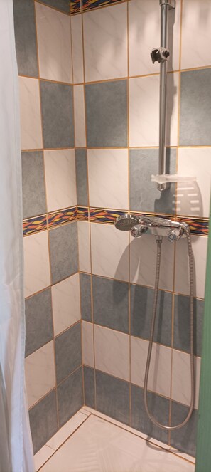 Hiustenkuivaaja, vessapaperi