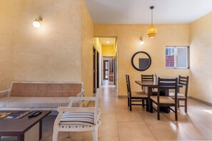 3 Bedroom Apartment with Sit-Out/Balcony | Free WiFi, bed sheets
