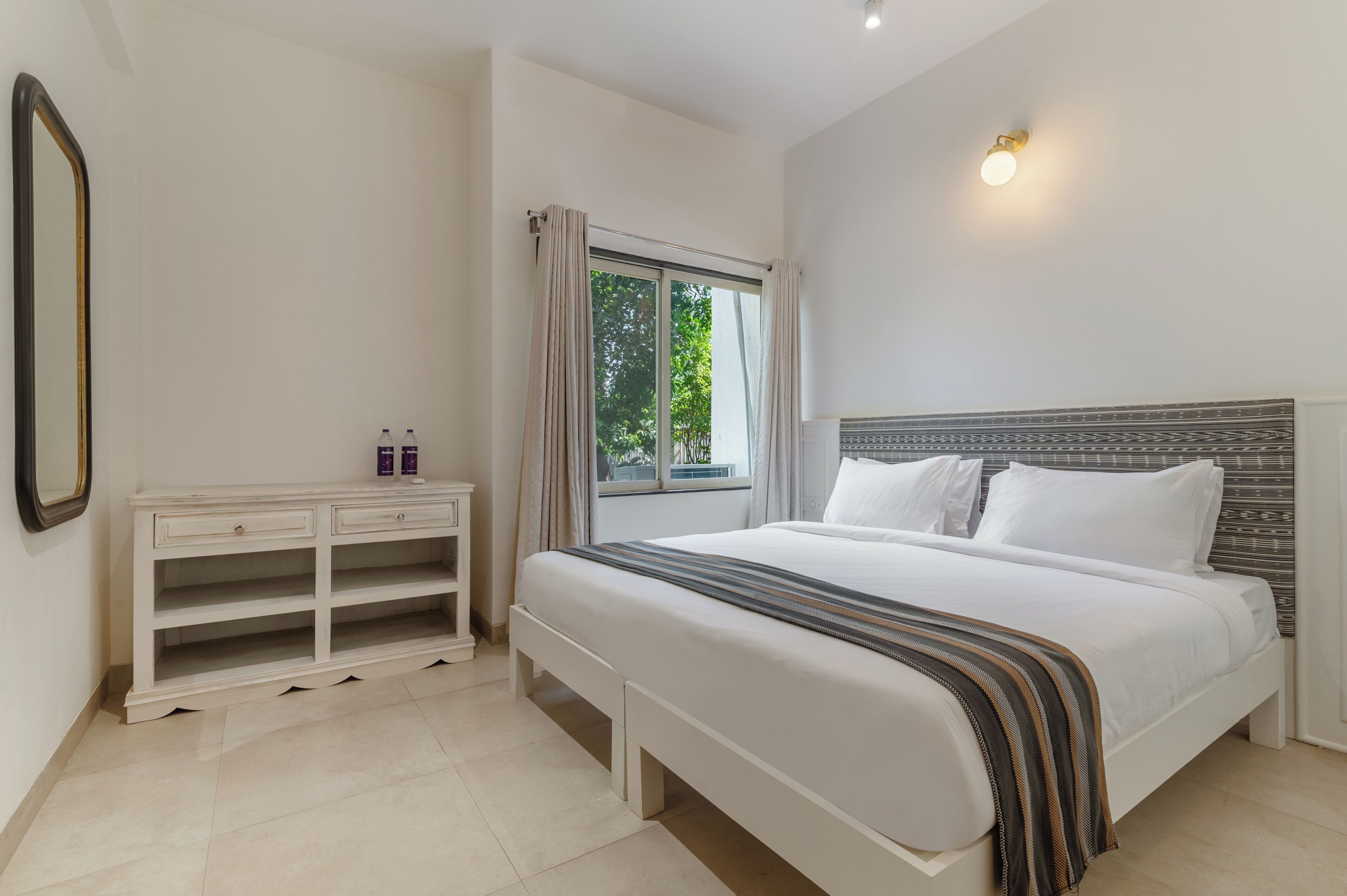 1 Bedroom Apartment with Sit-Out | Wi-Fi gratis dan seprai linen