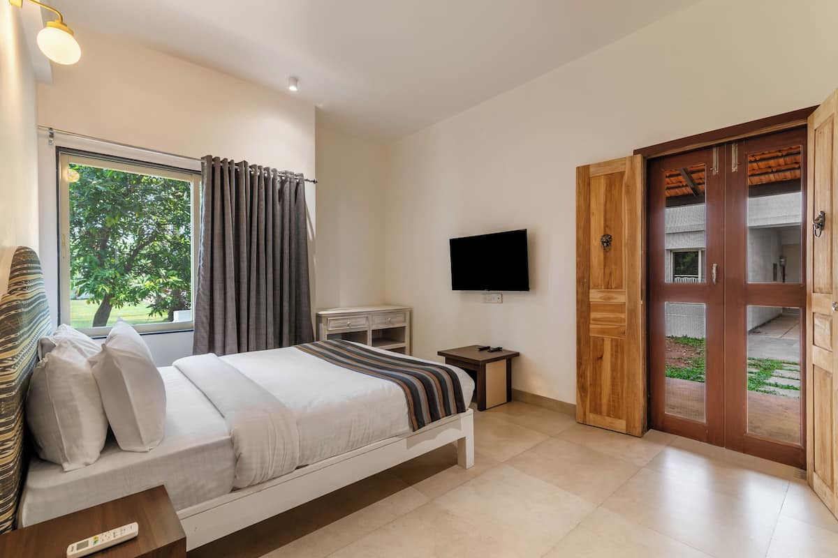 3 Bedroom Apartment with Sit-Out/Balcony | Truy cập Internet không dây miễn phí, bộ trải giường 