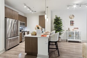 Private kitchen - stylish & contemporary city home w/ parking,WiFi, W/D included. (Philadelphia)