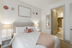 Room - stylish & contemporary city home w/ parking,WiFi, W/D included. (Philadelphia)