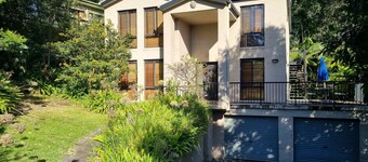 5BR Family Retreat Steps to Beach - High Tide