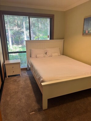 5 bedrooms, desk, iron/ironing board, free WiFi